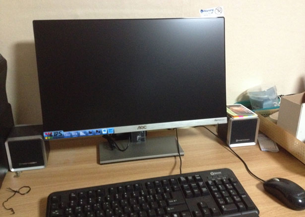 모니터 설치 사진